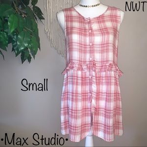 Max Studio London NWT Nicolette Red Top, Small